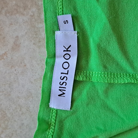 🌴 NWT Green Tee Top With Blue Dragonfly - Picture 2 of 11